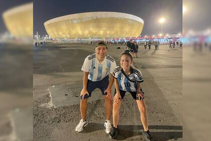 Santiago e Isa viajaron a Qatar a ver a la selección argentina en el Mundial (Foto gentileza Santiago e Isa)