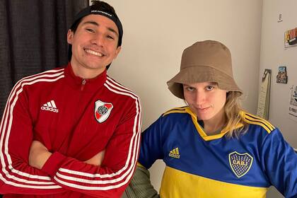 Santiago es fan de River e Isa de Boca (Foto gentileza Santiago e Isa)