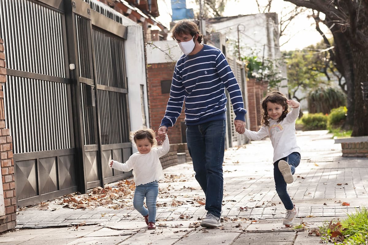 Santiago junto a sus hijas Ana y Camila