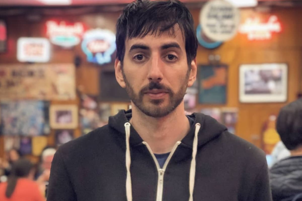 Santiago Korovsky recibió un reconocimiento en la UBA y compartió la divertida foto que le tomó su mamá (Foto: Instagram/@santikorovsky)