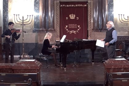 Santiago Kovadloff, Ana Chaves y Federico Moujan La Travesía