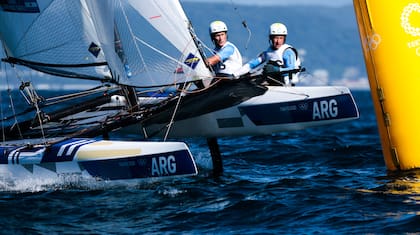 Santiago Lange y Cecilia Carranza se despidieron de Tokio 2020 con una victoria en la Medal Race.