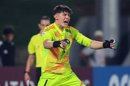 Santiago López, el arquero que falló en el gol in extremis de Argentina para el 2-2, atajó el primer penal y convirtió la última ejecución.