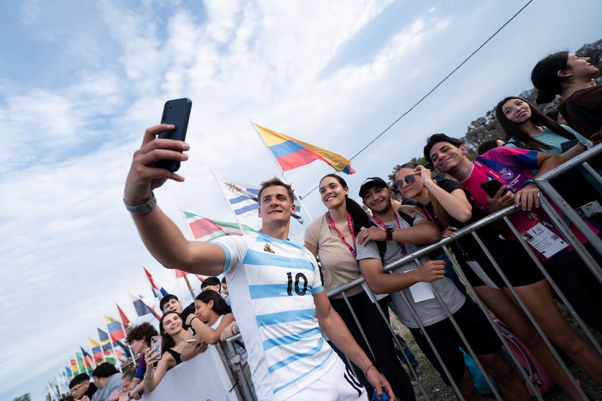 Santiago Mare retribuye el cariño brindado por el público en el Hipódromo de Rosario; los Pumas 7s fueron furor en el primer día de rugby en los Juegos Suramericanos.