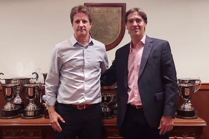 Santiago Marotta, el presidente saliente, y Rafael Silva, nuevo conductor de la URBA