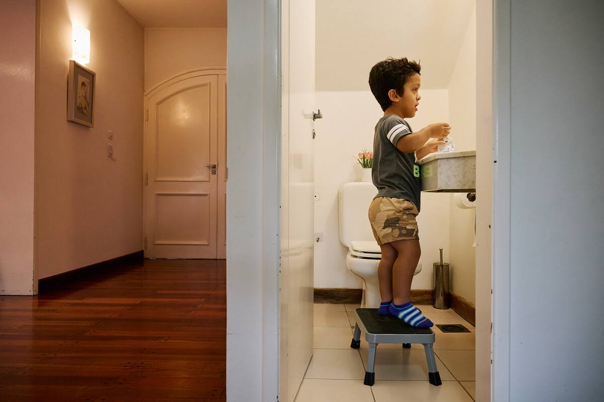 Santiago nació con acondroplasia