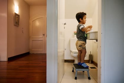 Santiago nació con acondroplasia