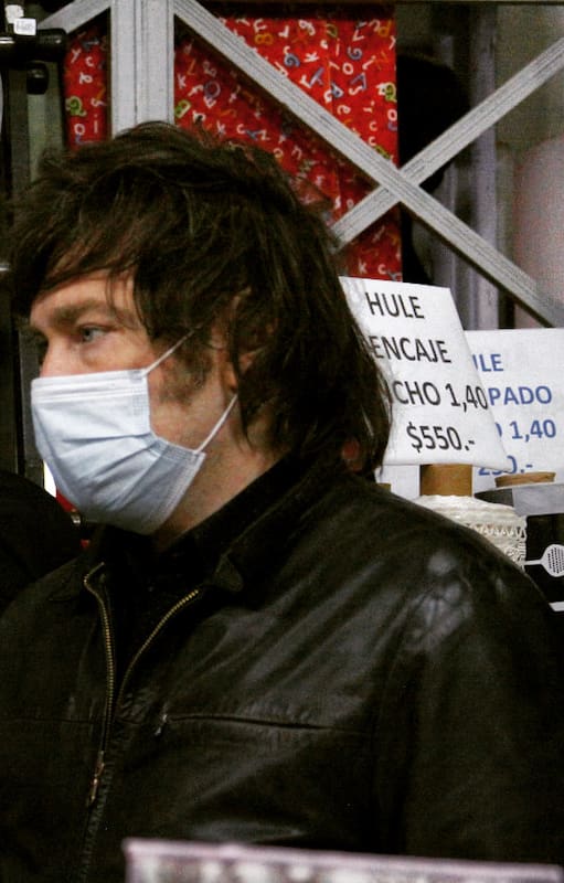 Santiago Oría y Javier Milei, durante un rodaje de campaña