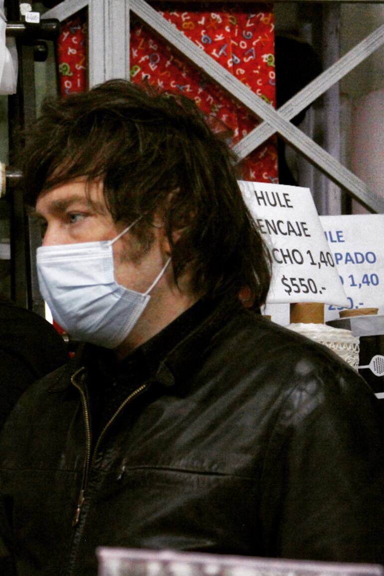 Santiago Oría y Javier Milei, durante un rodaje de campaña
