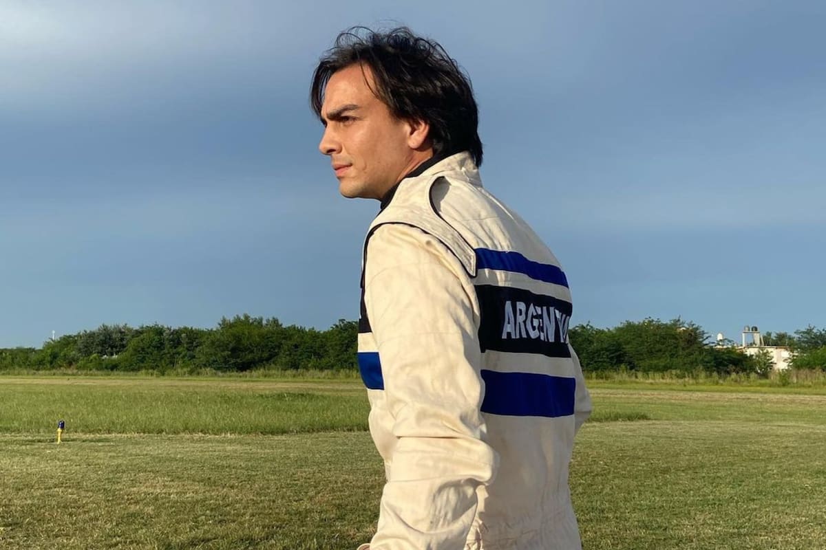 Santiago Racca interpreta a Carlos Menem Jr. en las escenas ficcionadas de la serie Menem Junior, la Muerte del Hijo del Presidente