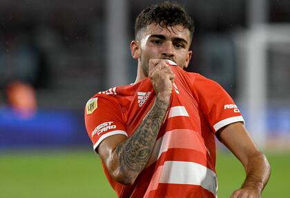 Santiago Simón aprovecha las oportunidades que le da Demichelis: marcó dos ante Banfield