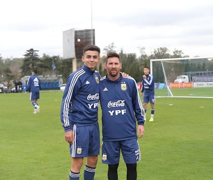 Santiago Simón y una foto con Messi en el predio de Ezeiza, en 2021