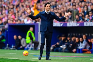 Real Madrid-Barcelona. Solari se juega el puesto y Messi, el envión al título
