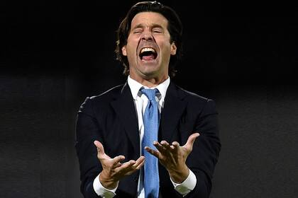 Santiago Solari estalla durante un partido de la liga mexicana con América; el argentino no pudo enderezar el rumbo del equipo