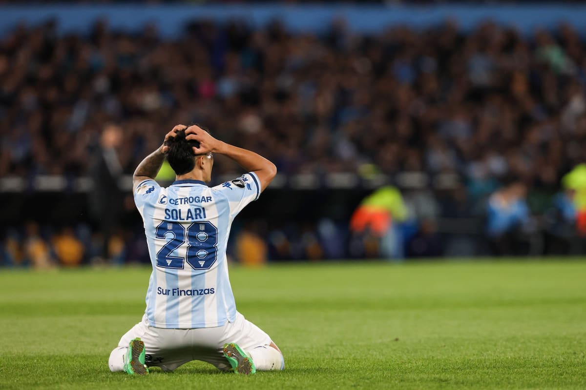 Santiago Solari se lamenta tras desperdiciar una chance de gol en el empate 0 a 0 ante Flamengo; Racing debe reponerse rápido