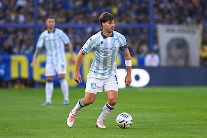 Santiago Sosa, una de las principales figuras de Racing, sería titular y capitán frente a Rosario Central