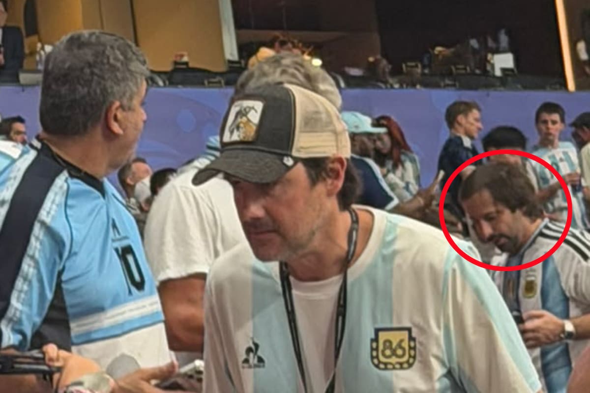 Santiago Viola, viceministro de Justicia, en la cancha viendo Argentina-Inglaterra