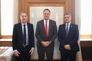 Santilli, Adorni y Jorge Macri, en el encuentro de hoy en la Casa Rosada; el jefe de gobierno porteño insistió en el reclamo por los fondos de la coparticipación