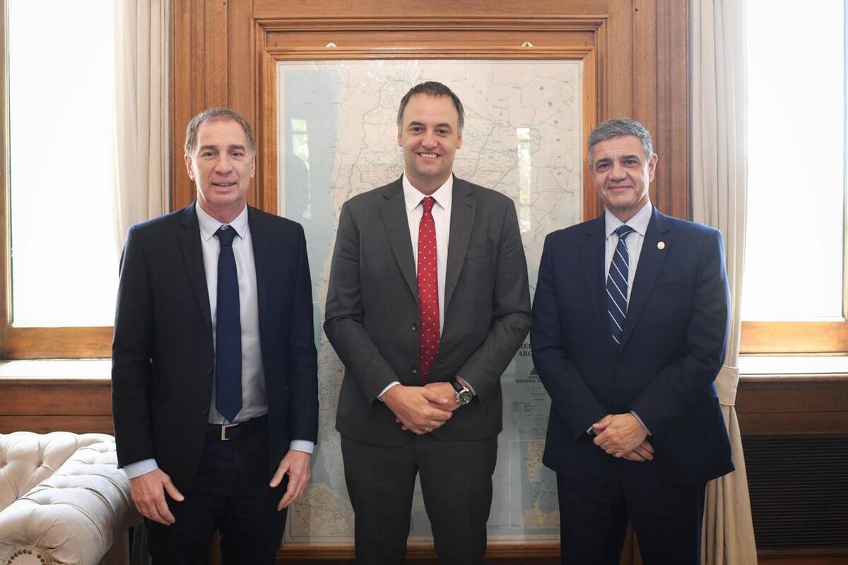 Santilli, Adorni y Jorge Macri, en la última reunión que mantuvieron en la Casa Rosada