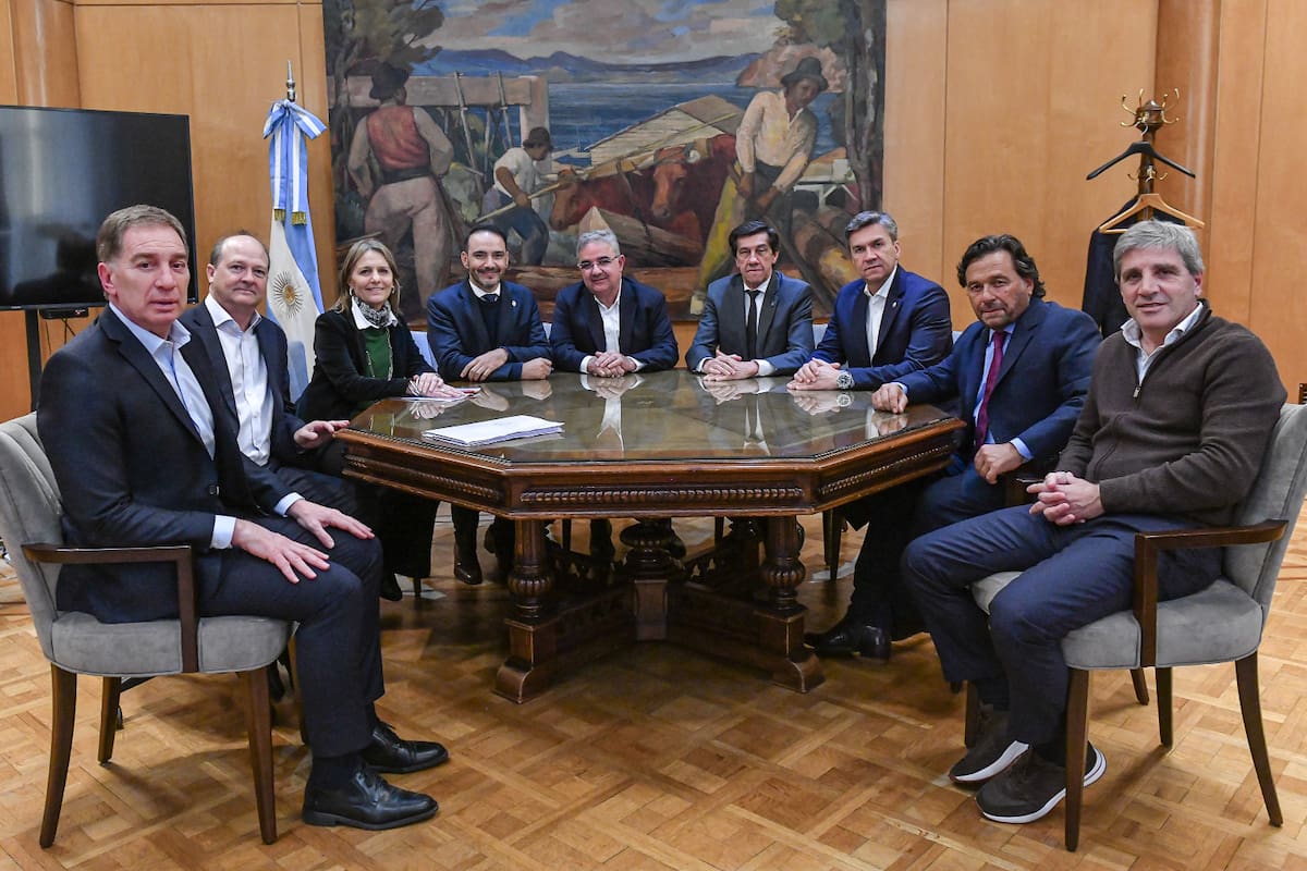Santilli, Caputo y los gobernadores del Norte