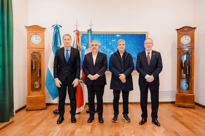 Santilli, Jalil, Caputo y Suárez