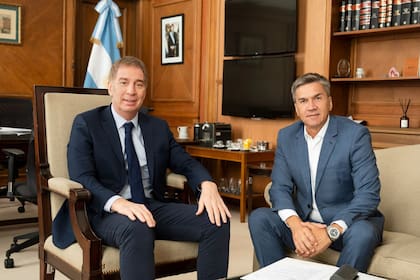 Santilli junto a Leandro Zdero, gobernador de Chaco, este lunes en Casa Rosada.