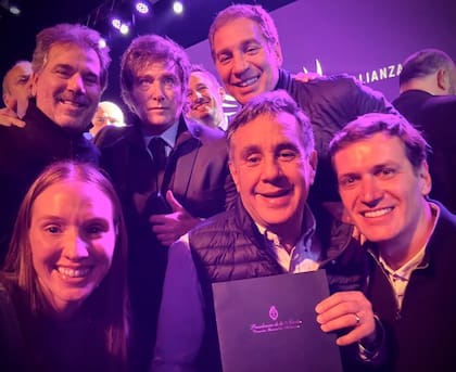 Santilli, Ritondo, Finocchiaro, Sánchez Wrba y De Sensi, junto a Milei en Junin