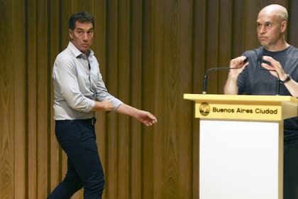 Santilli, vicejefe de gobierno, llega a la conferencia que encabezó Rodríguez Larreta para anunciar los cambios