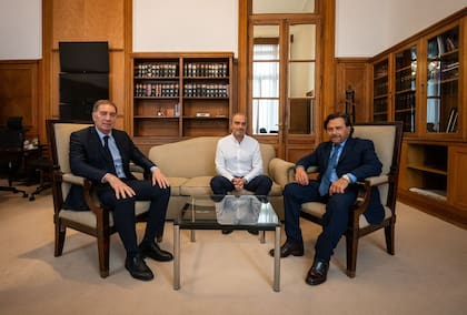 Santilli y Lule Menem con gobernadores