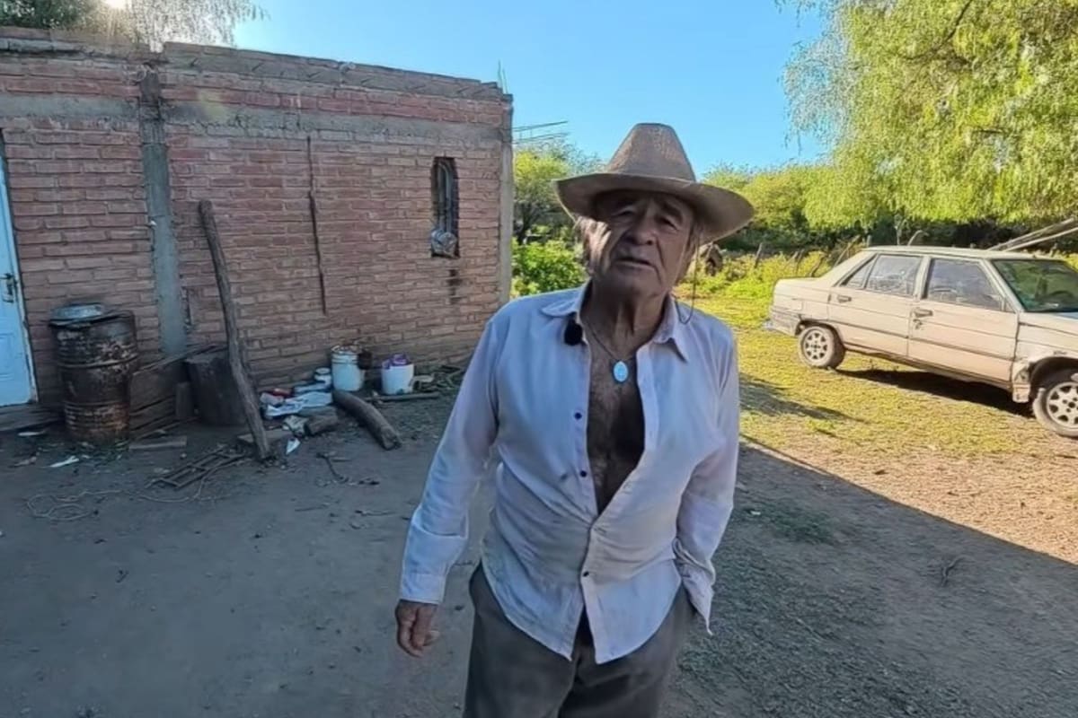 Santos Becerra nació y se crio en el departamento San Javier, donde lleva una vida alejada de las grandes ciudades