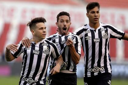 Santos cree en "los chicos de la villa" para sacar a Boca de la Libertadores