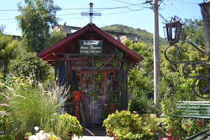 Santuario para Juana Figueroa al que asisten mujeres y hombres que la veneran como mártir y piden protección