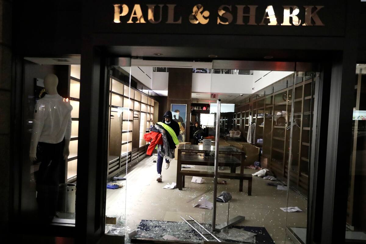 saqueos y corridas sobre la Quinta Avenida de Nueva York