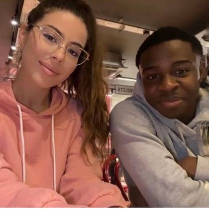 Sara Duque sube a sus redes sociales fotografías junto a sus alumnos; en este caso, el futbolista de Benicio Baker-Boaitey, del Brighton