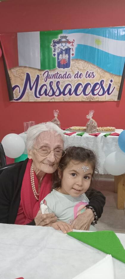 Sara es "la Mirtha Legrand" de los Massaccesi: hace poco cumplió 101 años