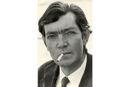 Julio Cortázar con el cigarrillo entre sus labios, un retrato emblemático de 1967