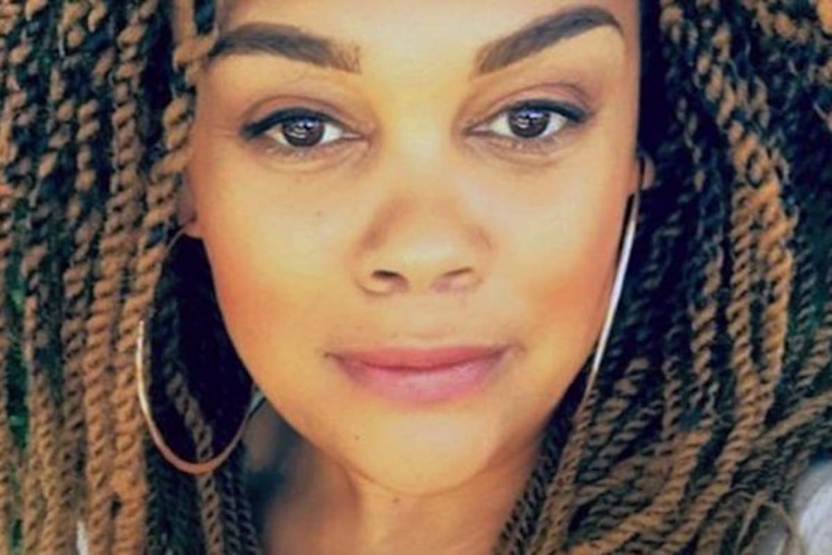 Sara-Jayne King relató la historia de su adopción en su libro "Killing Karoline".