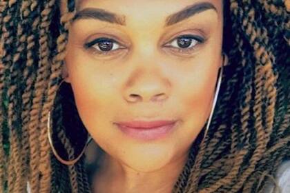 Sara-Jayne King relató la historia de su adopción en su libro "Killing Karoline".