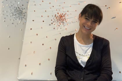 Sara Stewart Brown experimenta con nuevos materiales sus "estallidos"