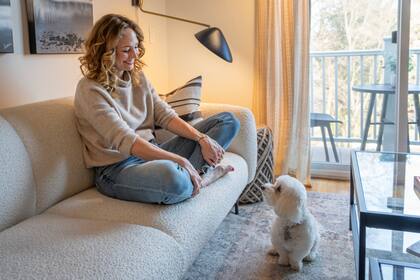 Sara Touijer, 47 años, en su apartamento de dos habitaciones en Harrison, Nueva York