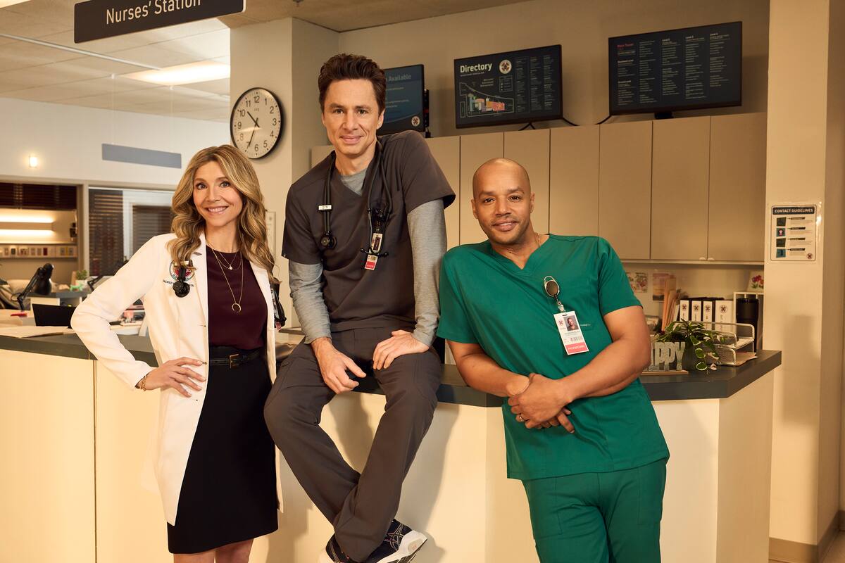 Sarah Chalke, Zach Braff y Donald Faison, en Scrubs