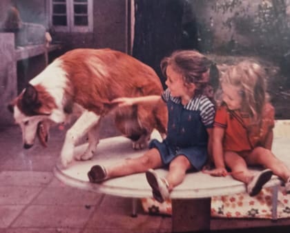 Sarah creció en Venado Tuerto y tuvo una típica infancia de pueblo, “donde había mucha paz y pocos juguetes. El juguete más preciado era la imaginación”.