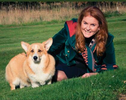Sarah Ferguson con uno de los perros corgies