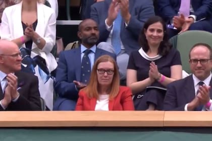 Sarah Gilbert, sorprendida ante la ovación del público en Wimbledon