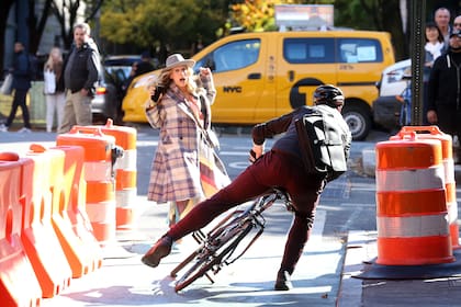 Sarah Jessica Parker casi protagoniza un accidente en Nueva York, en medio del rodaje de la nueva temporada de And Just Like That...
