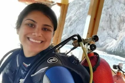 Sarah Martin es médica del NHS y una entusiasta buceadora