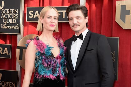 Sarah Paulson y Pedro Pascal