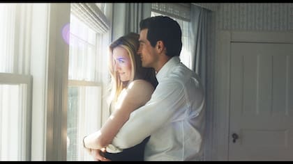 Sarah Pidgeon encarna a Carolyn Bessette Kennedy, y Paul Kelly es John F. Kennedy Jr. en la miniserie Love Story