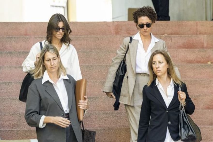 Judith y Sarah Andic defienden a su hermano en la causa por la muerte de su padre, el fundador de Mango Judith y Sarah Andic defienden a su hermano en la causa por la muerte de su padre, el fundador de Mango