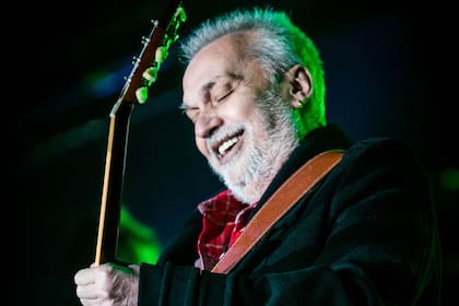 David Lebón homenajeó a Federico Moura con una versión bien rockera de "Carolina"
